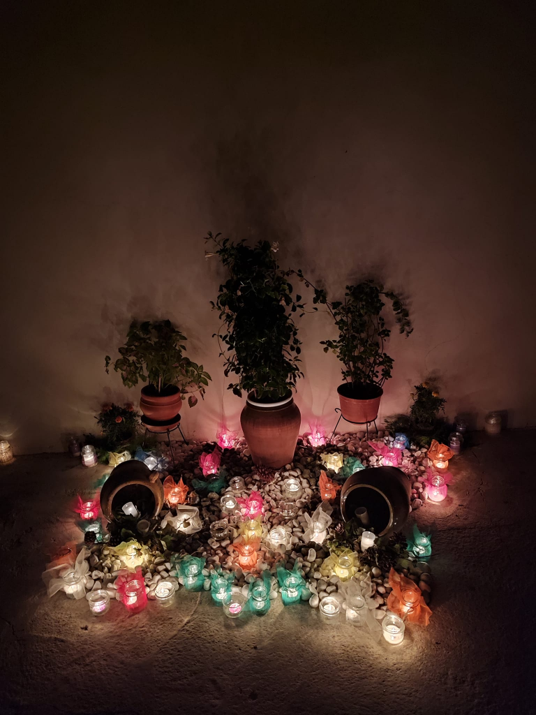 Utiel a la luz de las velas 2023. Del 9 al 11 de junio Utiel se iluminará con la luz de más 50 mil velas a lo largo de 42 calles. Te traemos la programación.